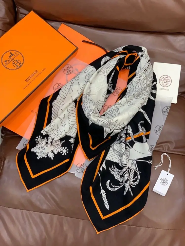 Hermes Scarf of cashmere — Photo 5
