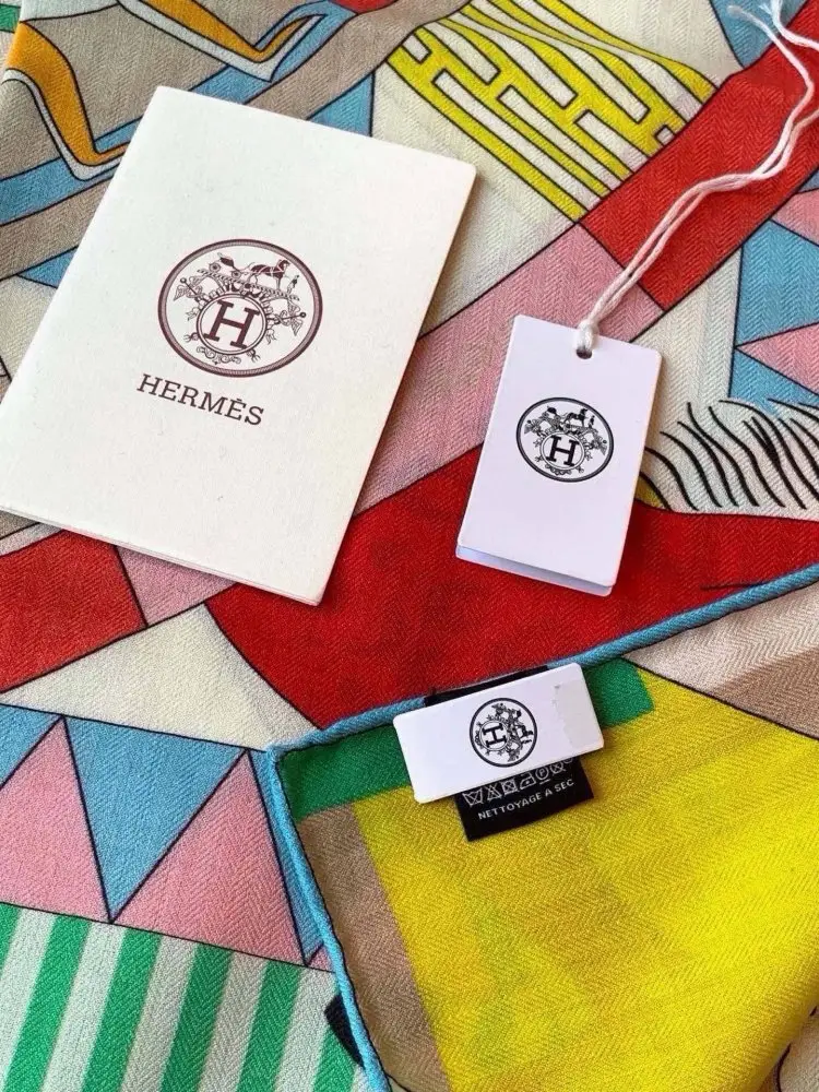 Hermes Scarf of cashmere — Photo 5