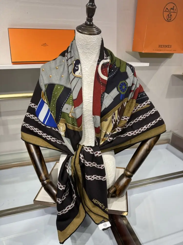 Hermes Scarf of cashmere — Photo 5