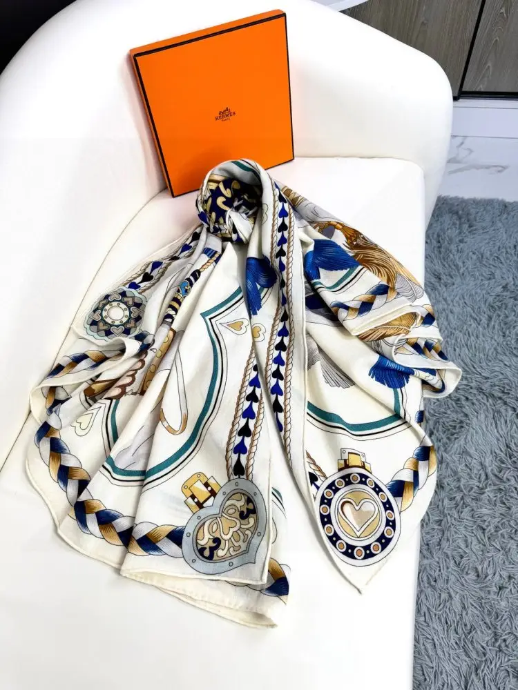 Hermes Scarf of cashmere — Photo 5