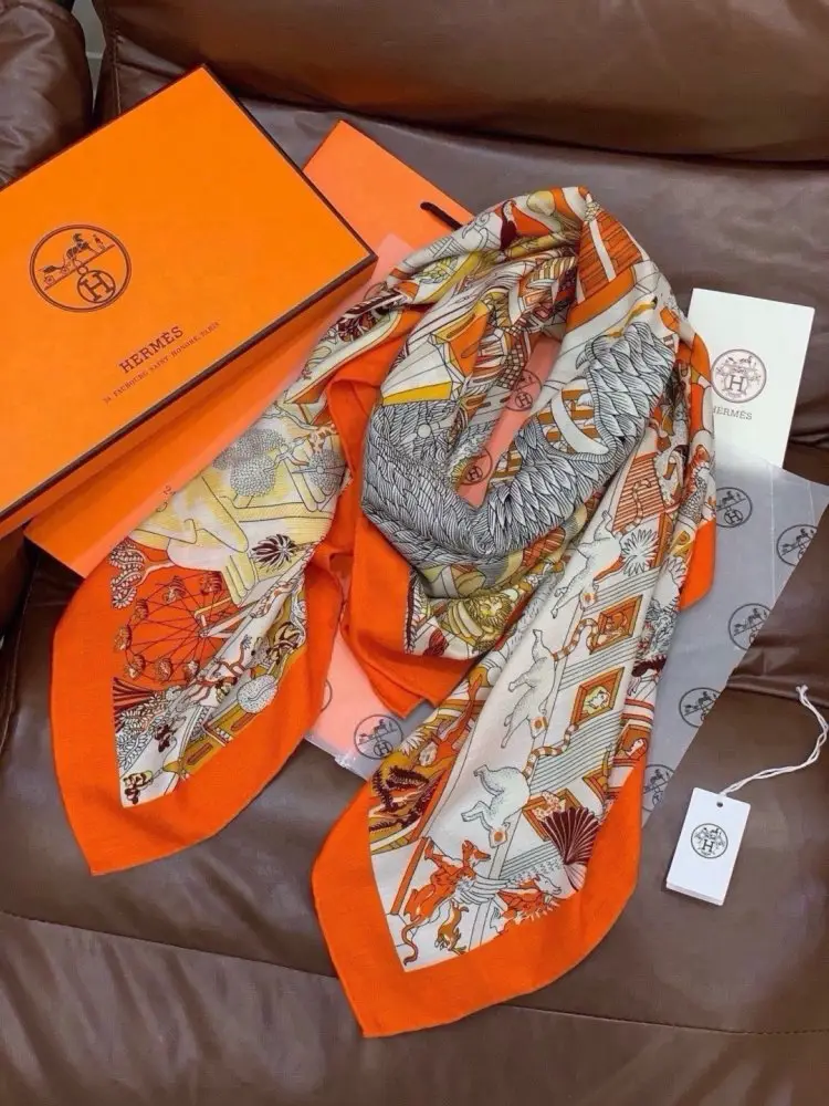 Hermes Scarf of cashmere — Photo 5