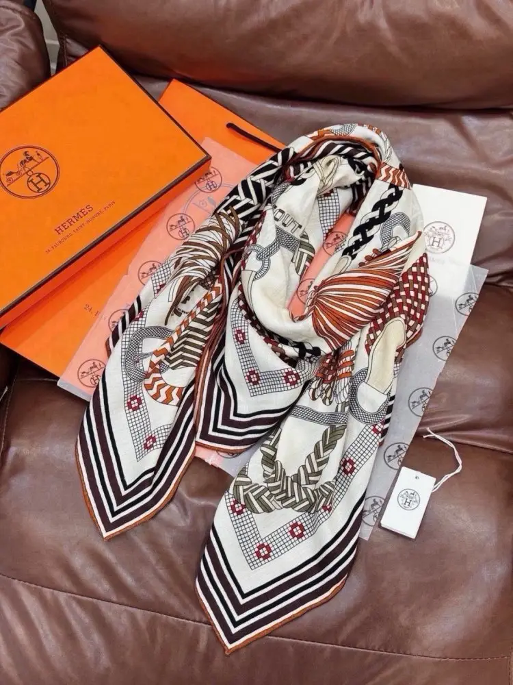 Hermes Scarf of cashmere — Photo 5