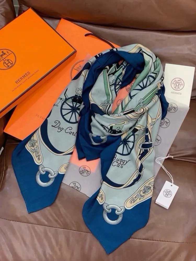 Hermes Scarf of cashmere — Photo 5