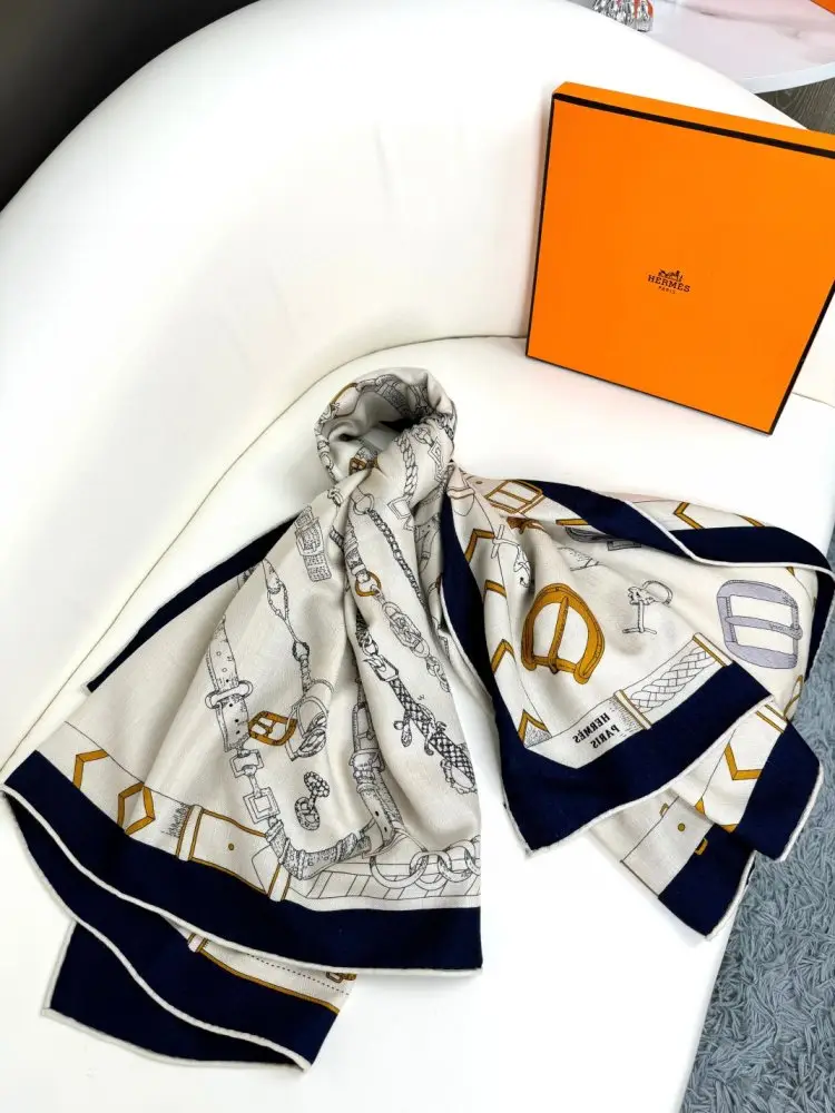 Hermes Scarf of cashmere — Photo 5