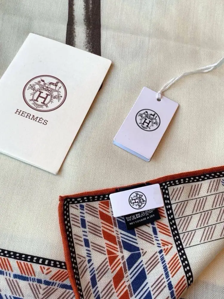 Hermes Scarf of cashmere — Photo 5