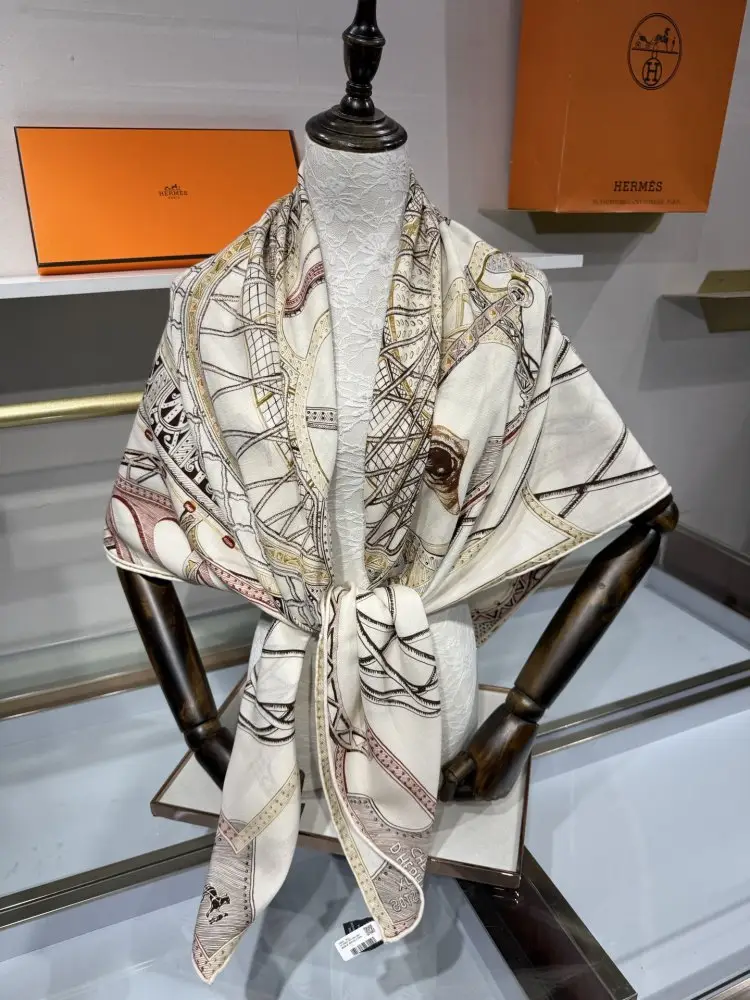 Hermes Scarf of cashmere — Photo 5