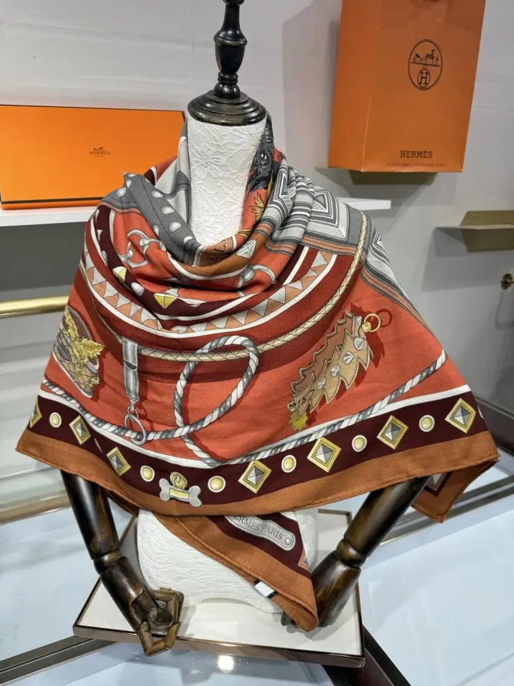 Hermes Scarf of cashmere — Photo 5