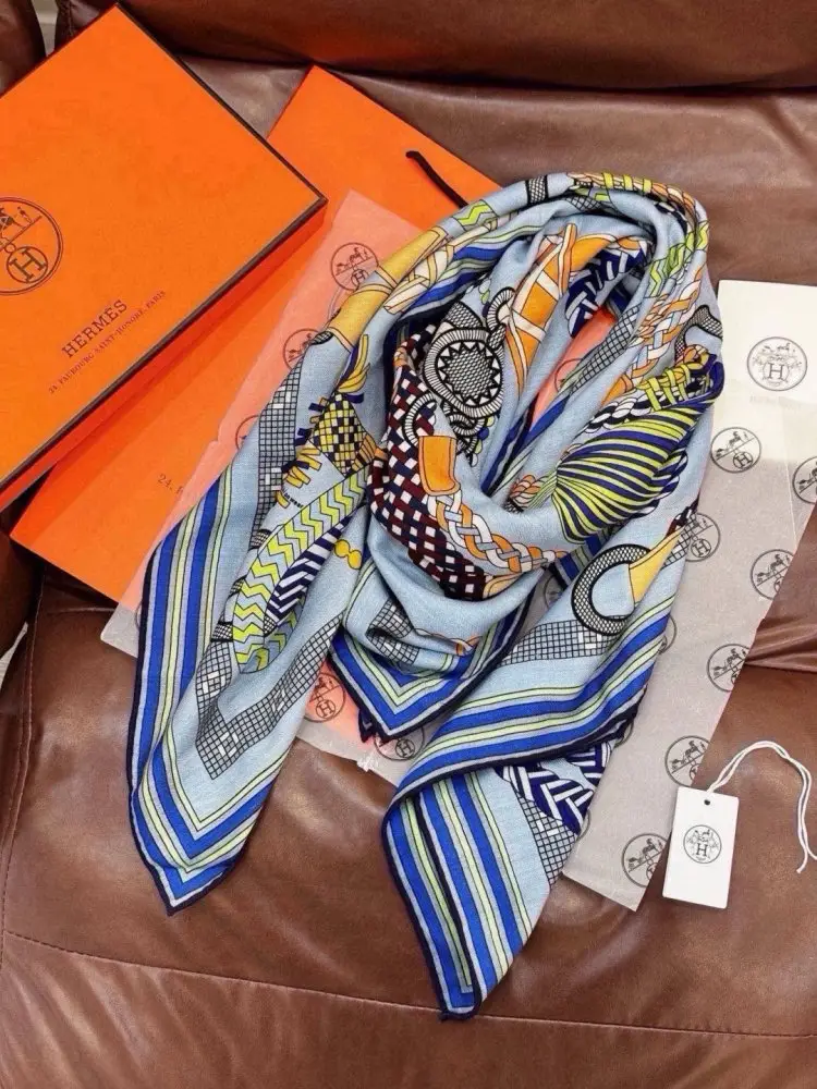 Hermes Scarf of cashmere — Photo 5