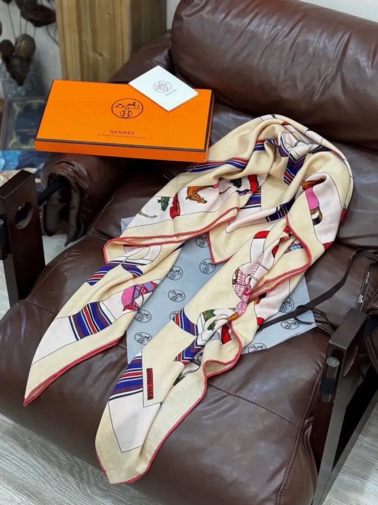 Hermes Scarf of cashmere — Photo 5