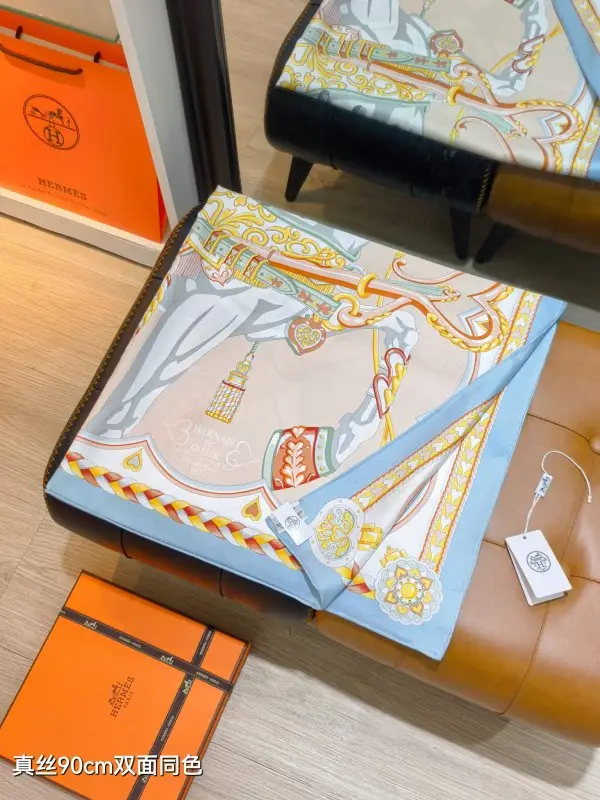 Hermes Shawl silk 90x90 cm — Photo 2