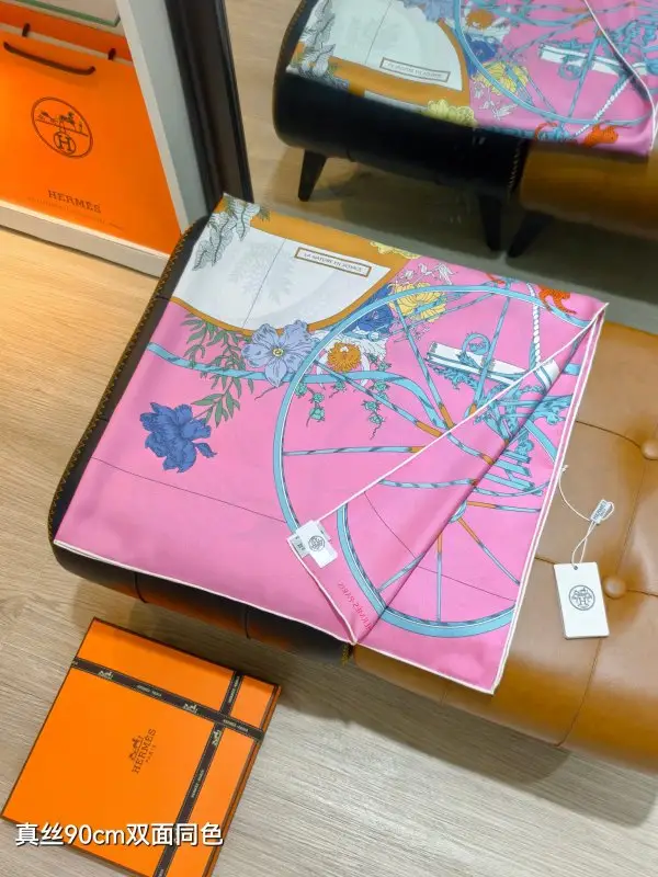 Hermes Shawl silk 90x90 cm — Photo 4