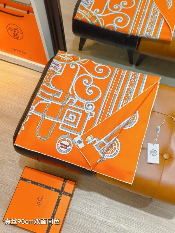 Hermes Шаль шовкова 90x90 см — Фото 4