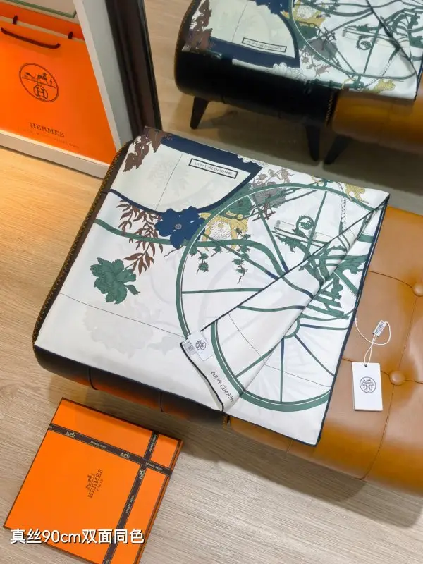 Hermes Shawl silk 90x90 cm — Photo 4