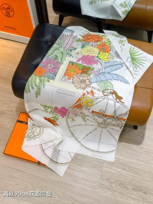 Hermes Shawl silk 90x90 cm — Photo 5