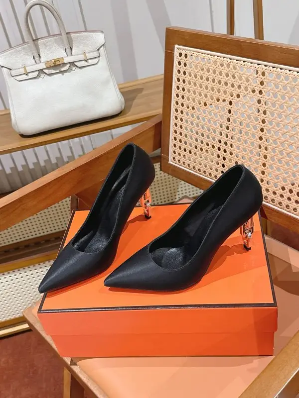 Shoes boats on high heel