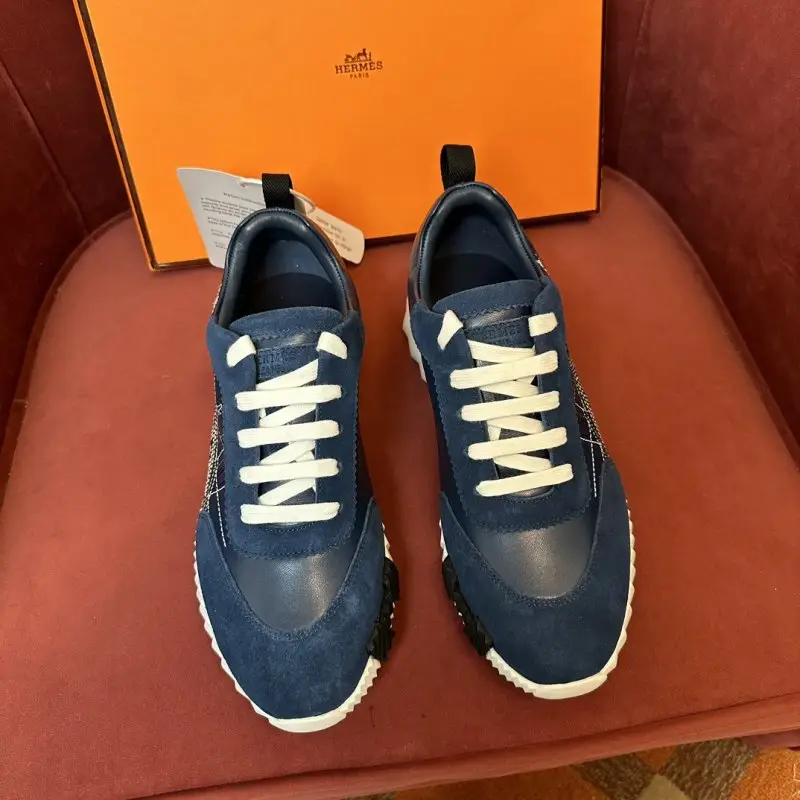 Hermes Sneakers Bouncing — Photo 2