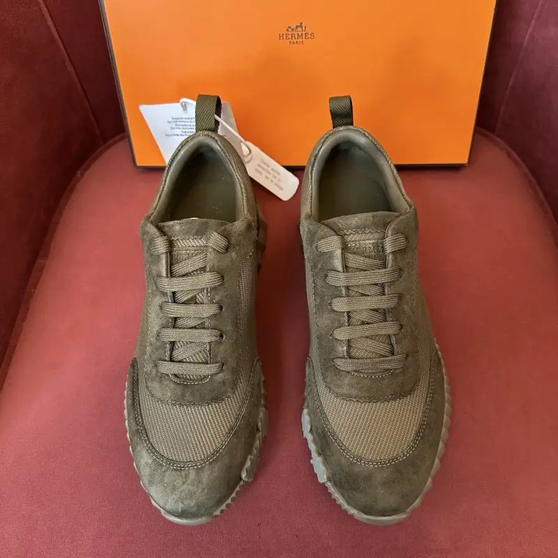 Hermes Sneakers Bouncing — Photo 2