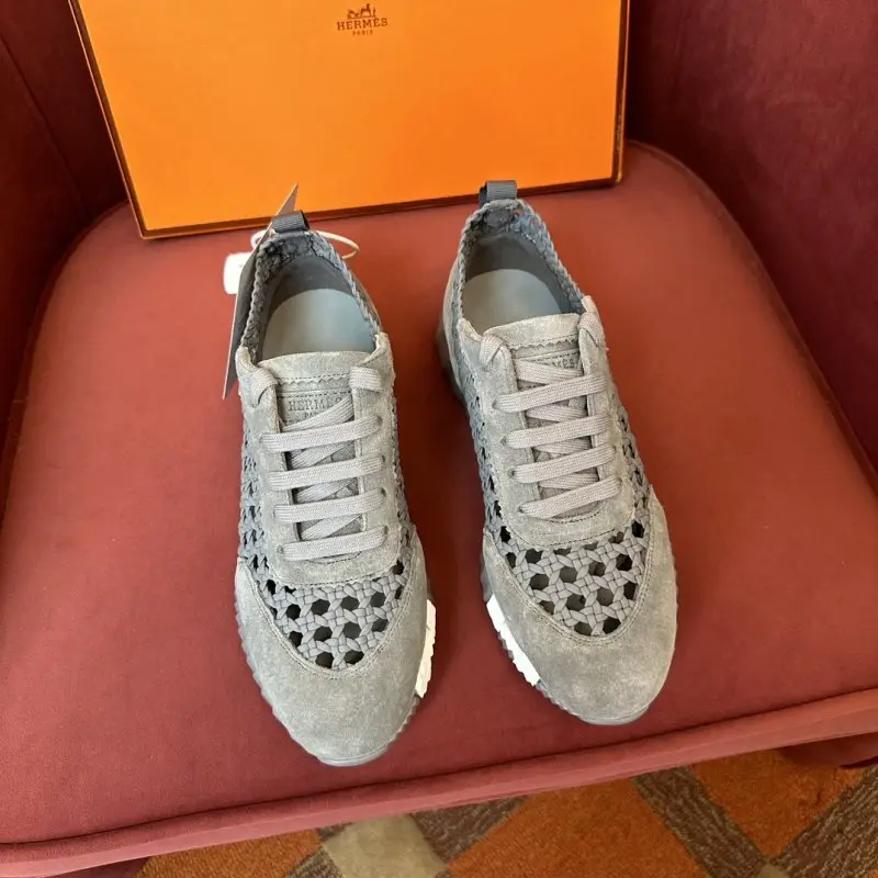 Hermes Sneakers Bouncing — Photo 2