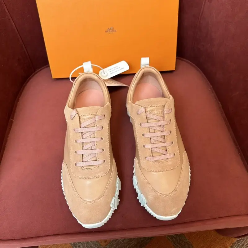 Hermes Sneakers Bouncing — Photo 2