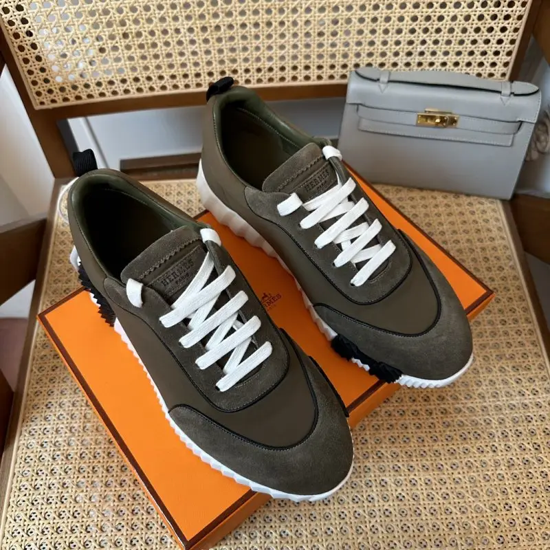 Hermes Sneakers Bouncing — Photo 2