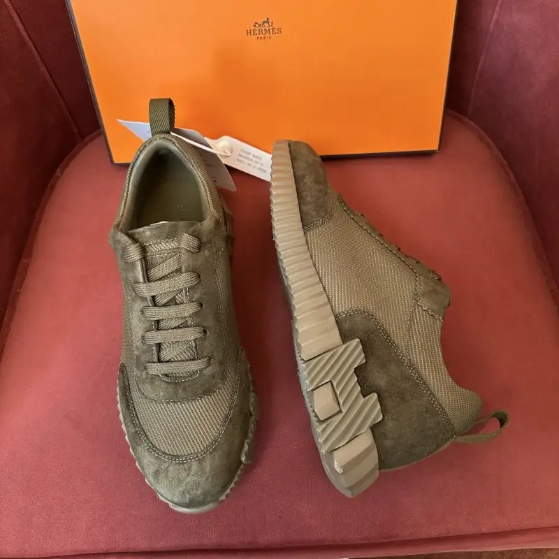 Hermes Sneakers Bouncing — Photo 3