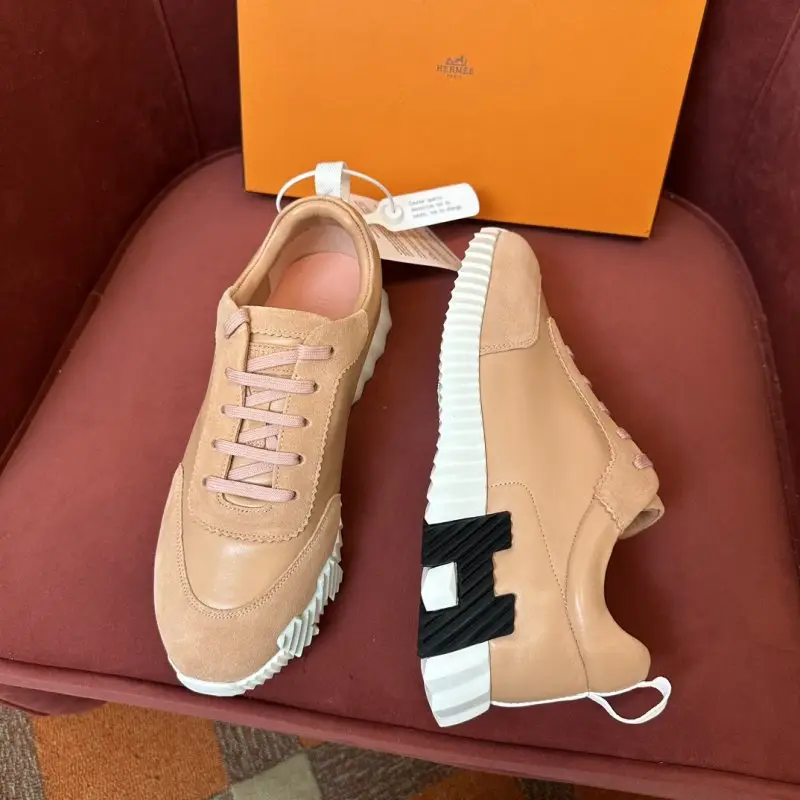 Hermes Sneakers Bouncing — Photo 3