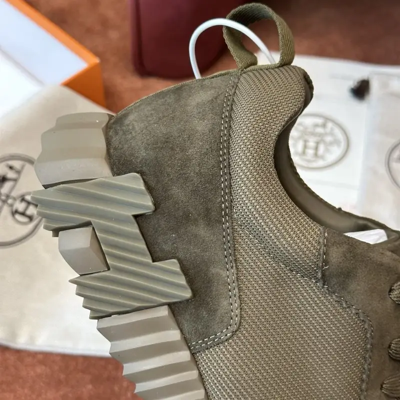 Hermes Sneakers Bouncing — Photo 5