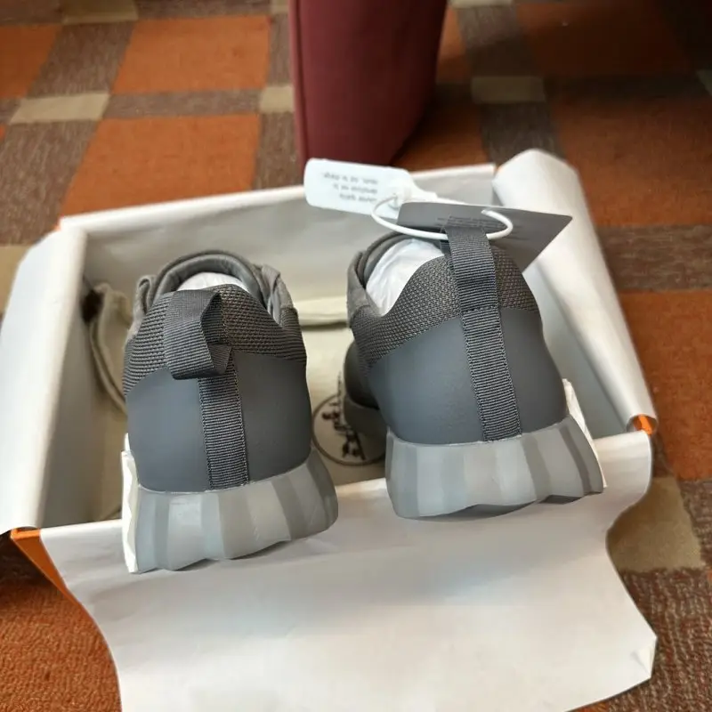 Hermes Sneakers Bouncing — Photo 5