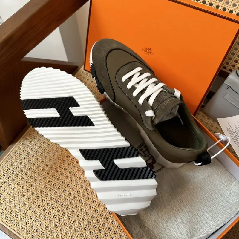 Hermes Sneakers Bouncing — Photo 5