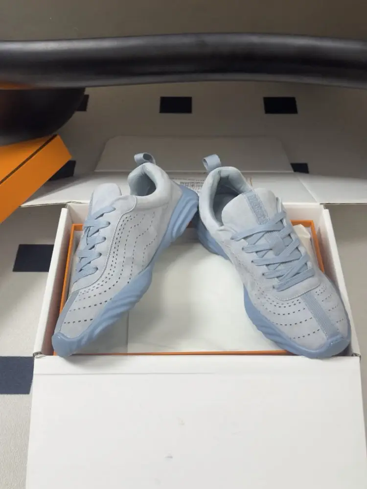 Hermes Sneakers Neon women's — Photo 5