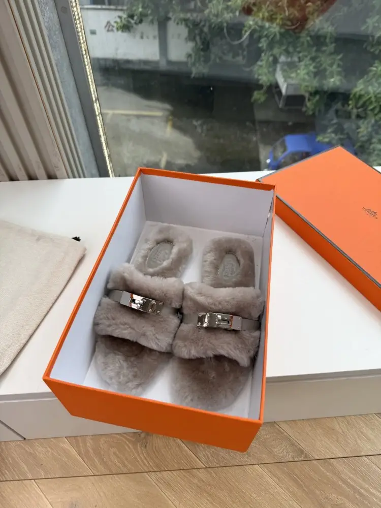 Hermes — Шльопанці хутряні жіночі