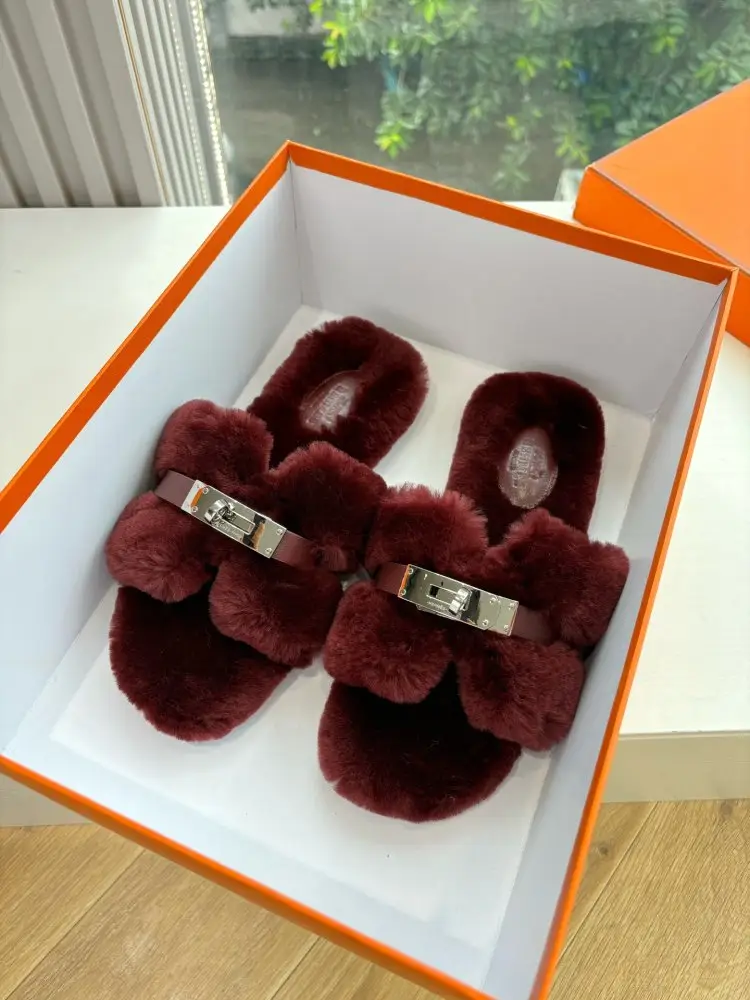 Hermes — Шльопанці хутряні жіночі
