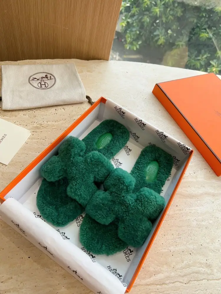 Hermes — Шлепанцы меховые женские