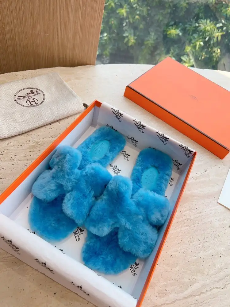 Hermes — Шлепанцы меховые женские