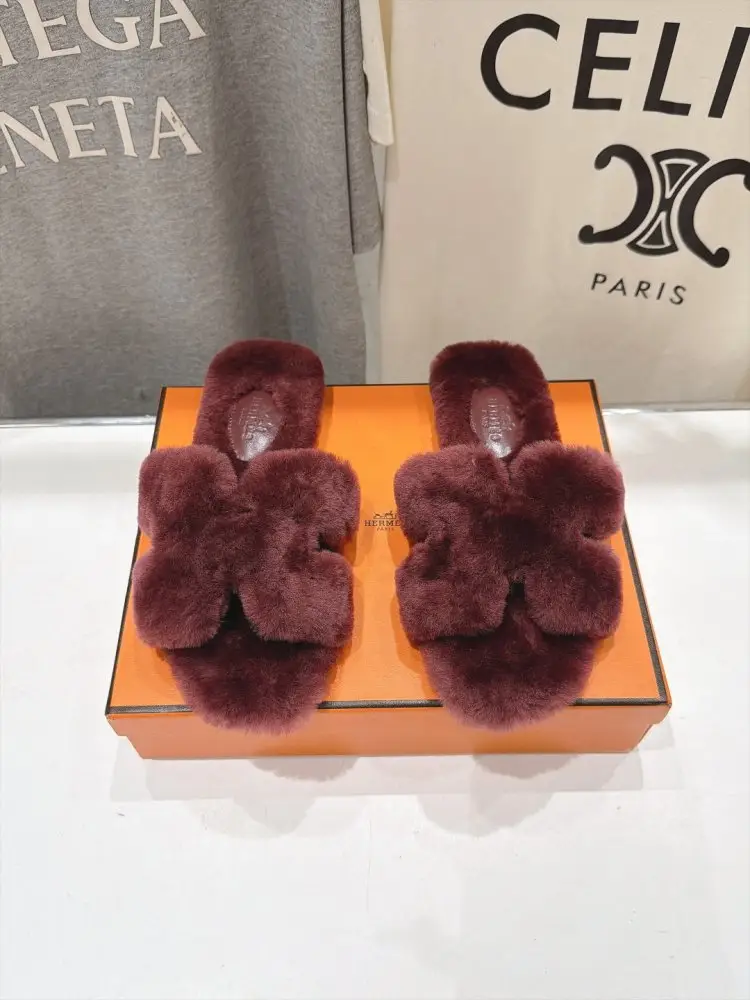 Hermes — Шлепанцы меховые женские