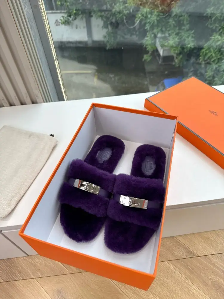 Hermes — Шлепанцы меховые женские
