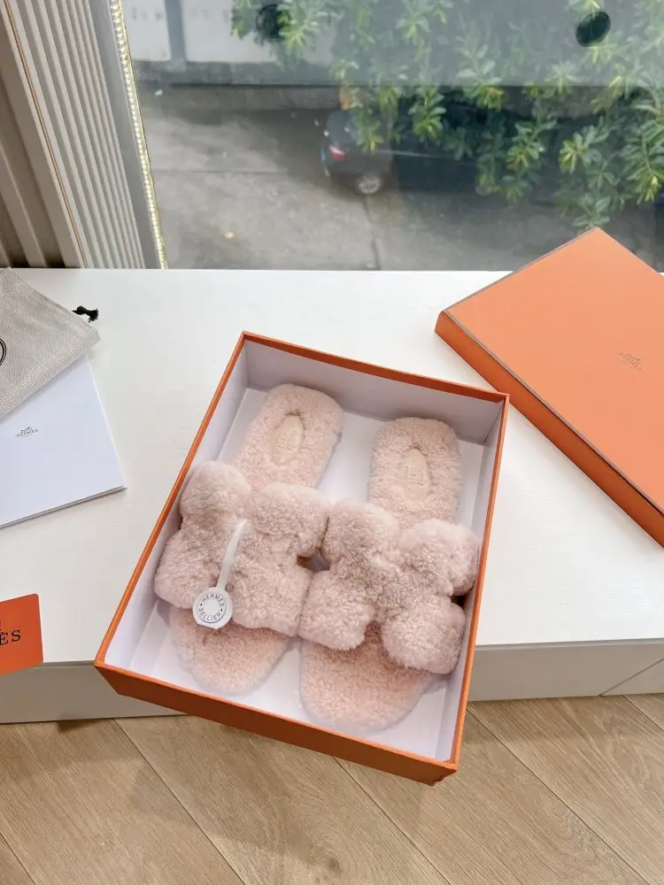 Hermes — Шльопанці хутряні жіночі
