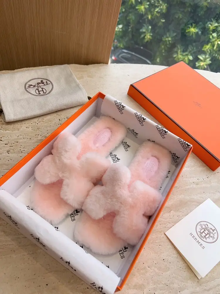Hermes — Шлепанцы меховые женские