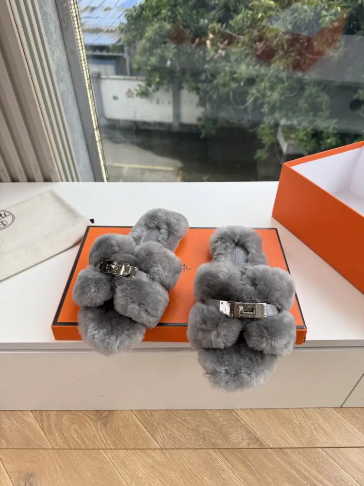 Hermes — Шлепанцы меховые женские
