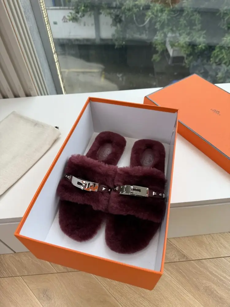 Hermes — Шлепанцы меховые женские