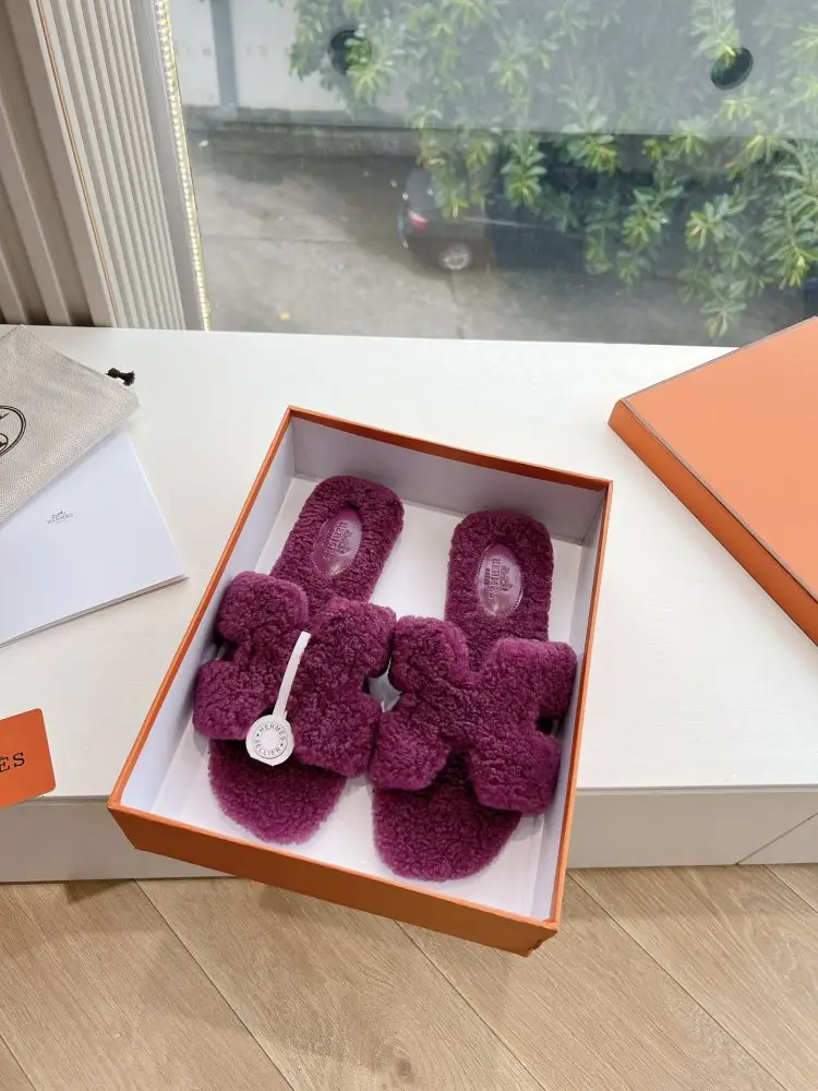 Hermes — Шлепанцы меховые женские