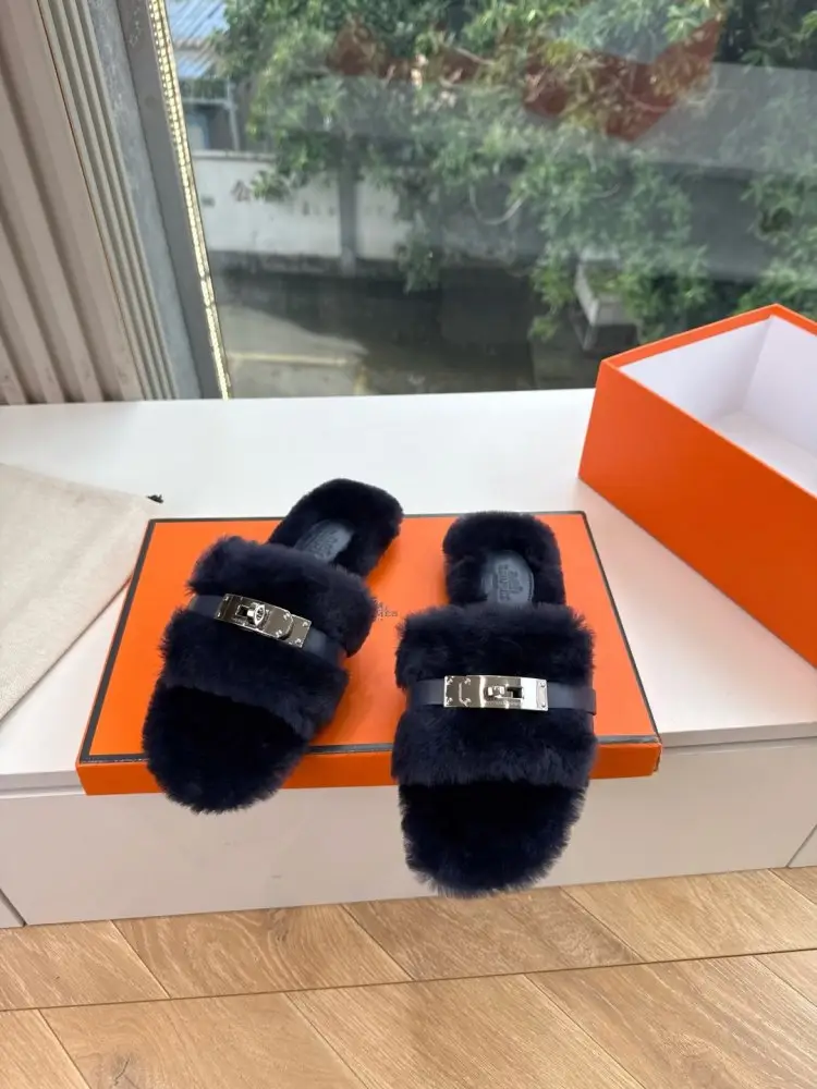 Hermes — Шльопанці хутряні жіночі