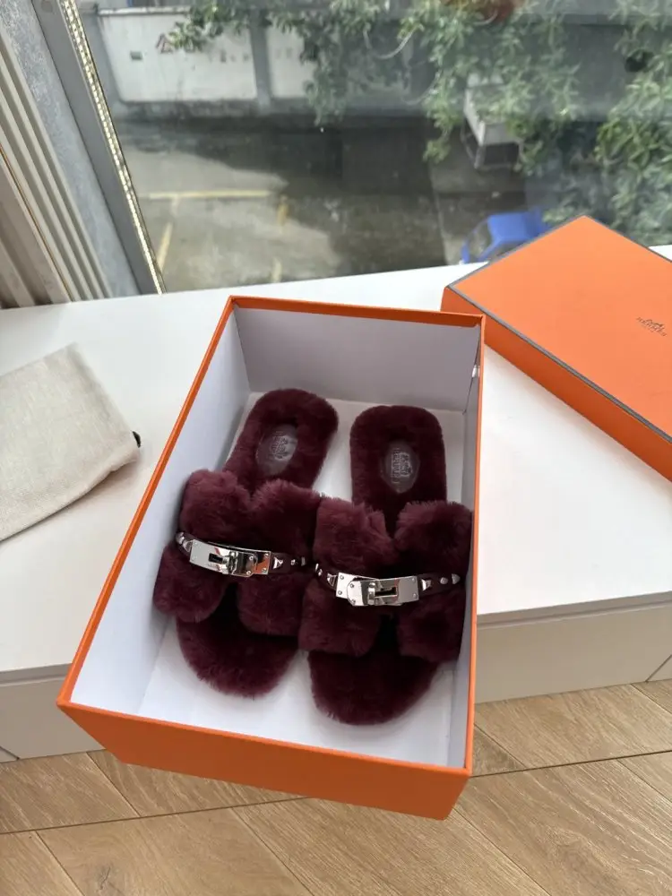 Hermes — Шлепанцы меховые женские