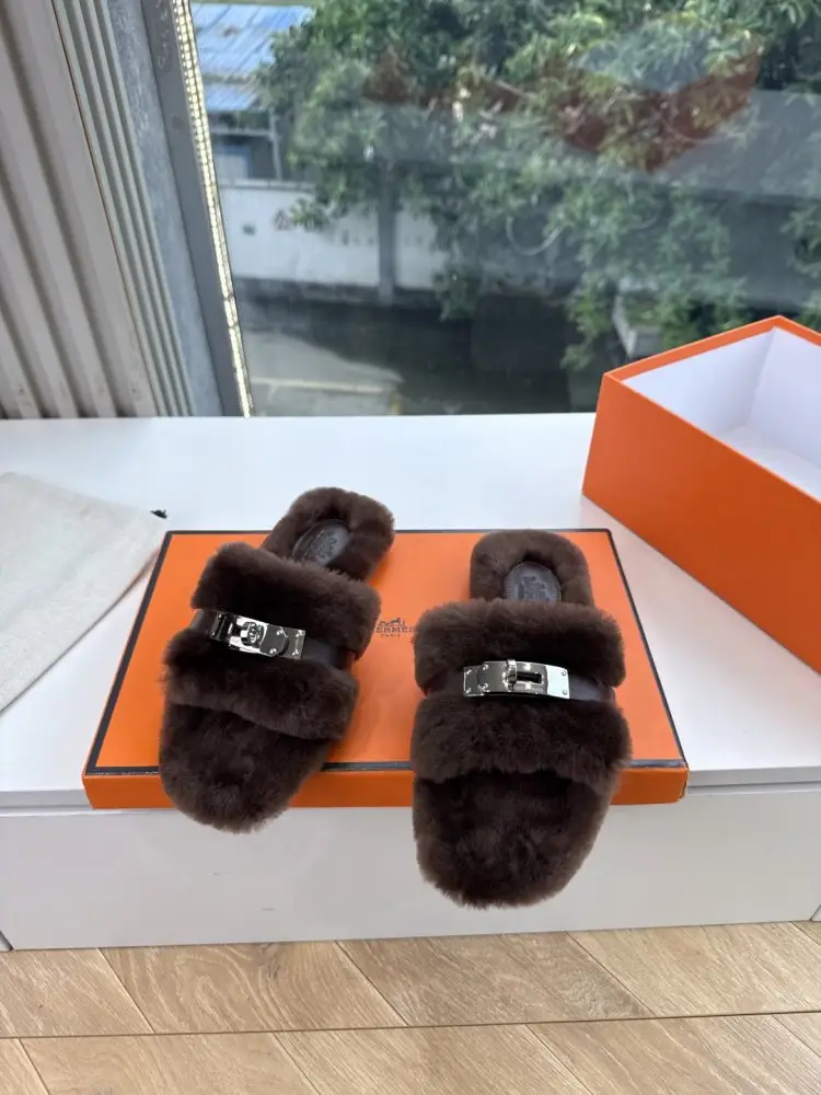 Hermes — Шлепанцы меховые женские