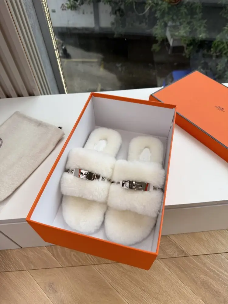 Hermes — Шлепанцы меховые женские