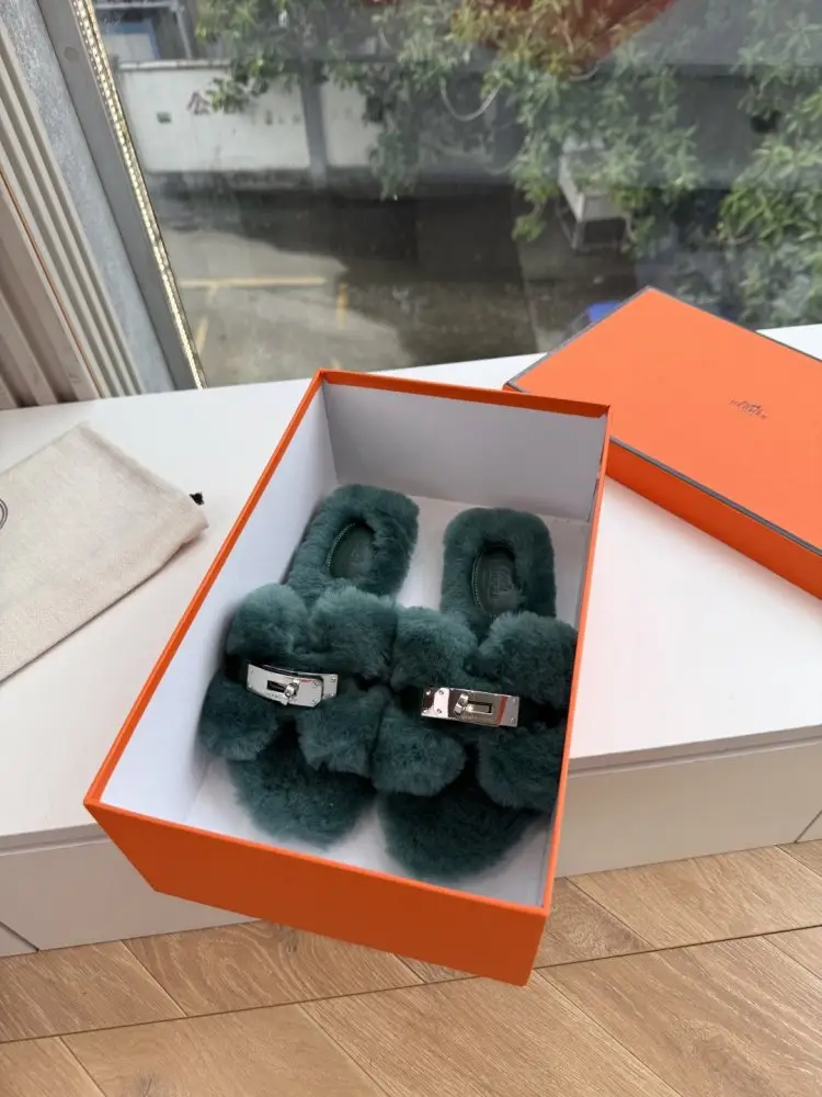 Hermes — Шлепанцы меховые женские