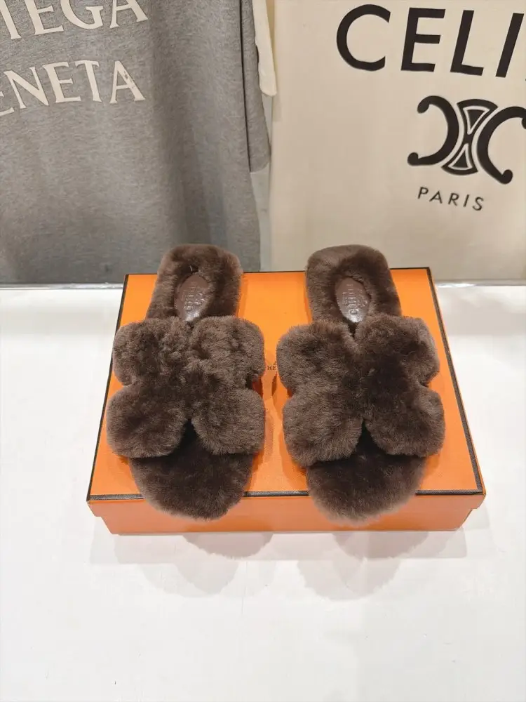 Hermes — Шлепанцы меховые женские