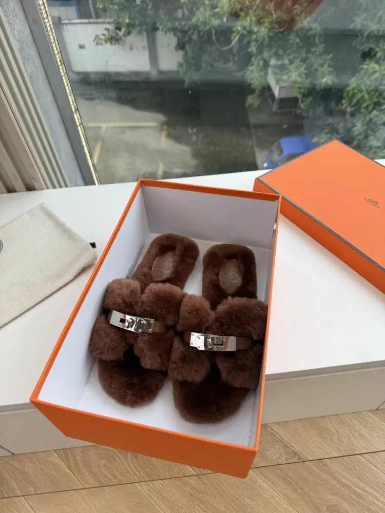 Hermes — Шлепанцы меховые женские