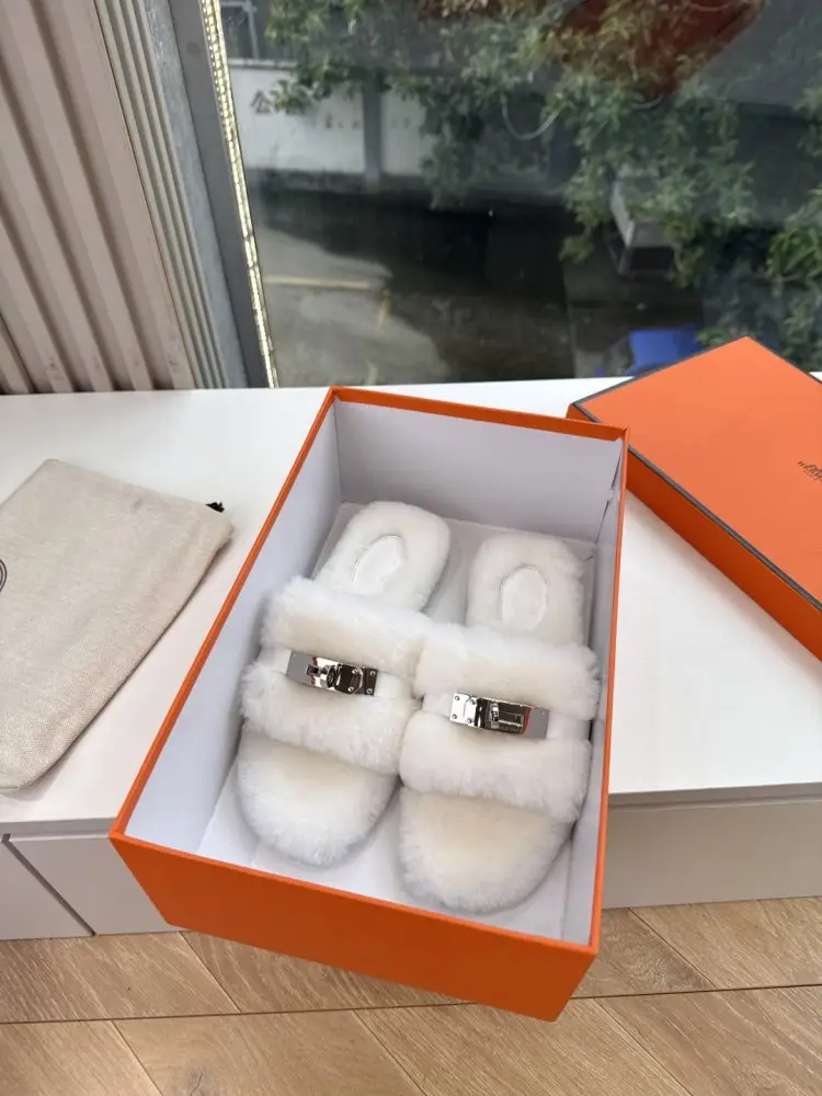 Hermes — Шлепанцы меховые женские