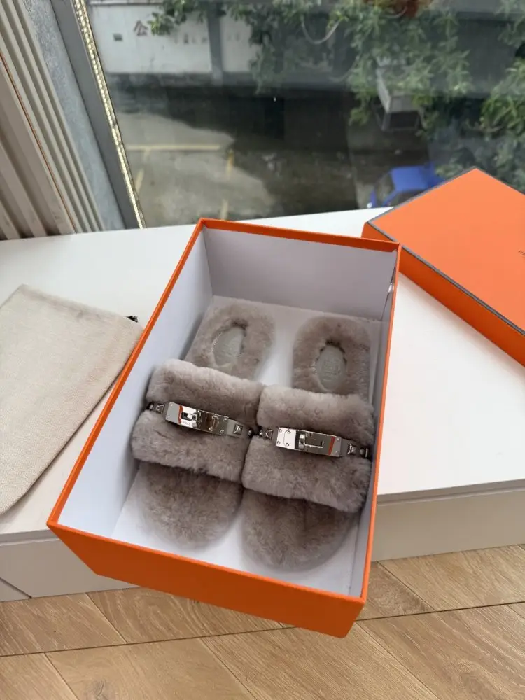Hermes — Шльопанці хутряні жіночі